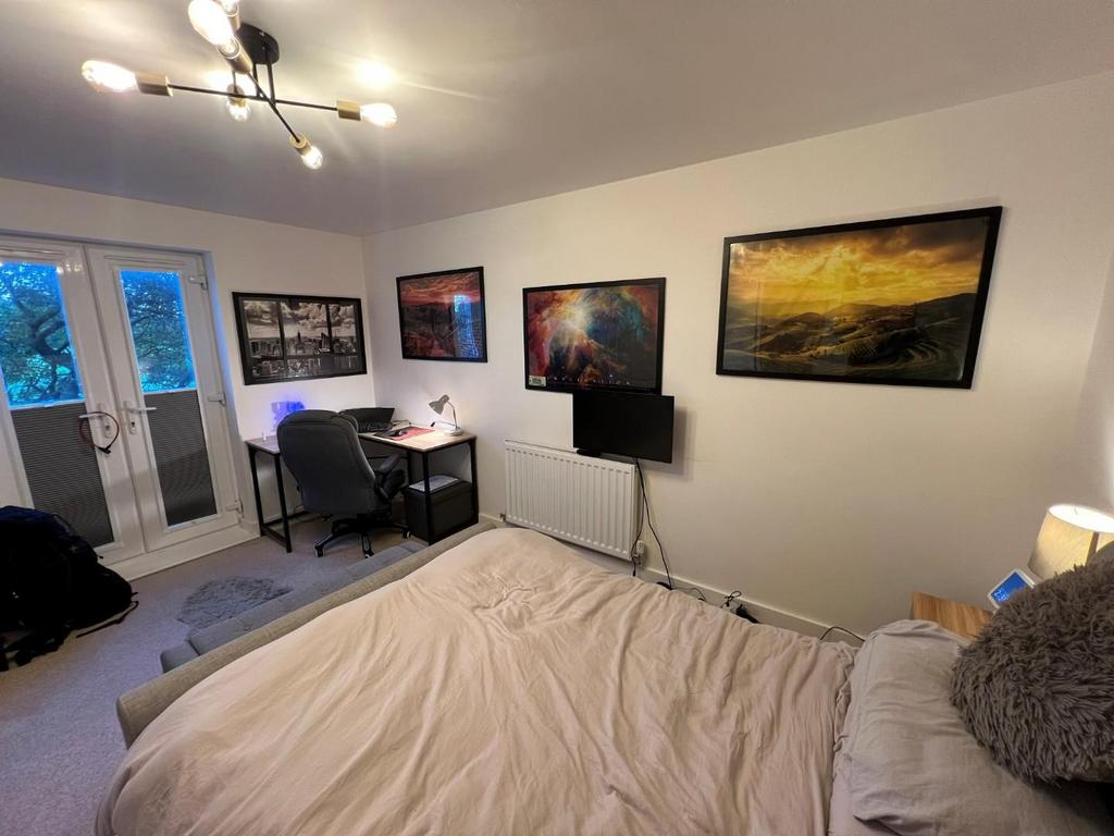 Bedroom...jpg