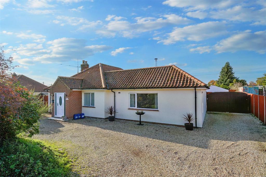 Cromer Road, Hevingham, Norwich 3 bed detached bungalow for sale £475,000