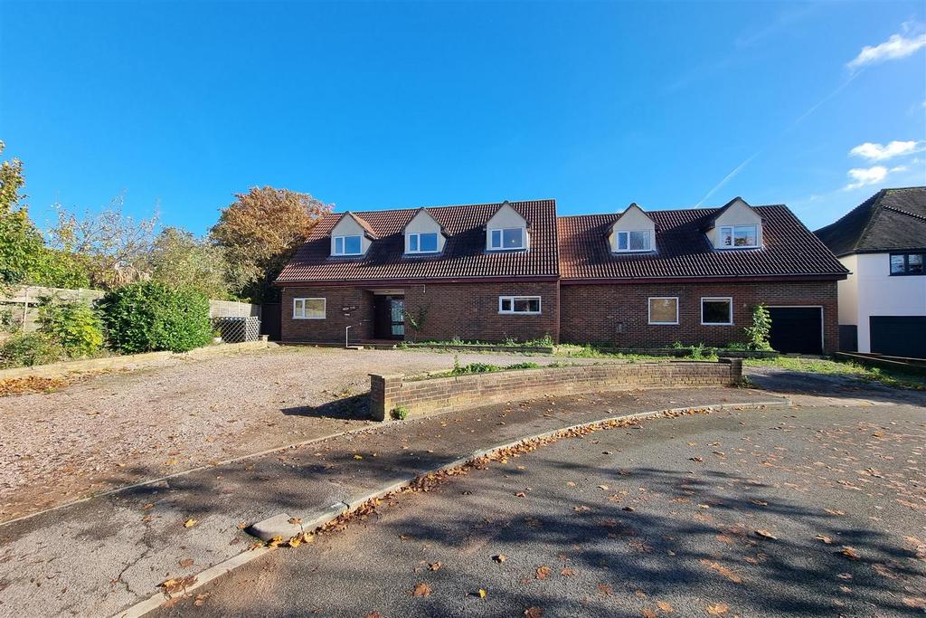 Tye Green Village, Harlow CM18 6 bed detached house for sale £850,000