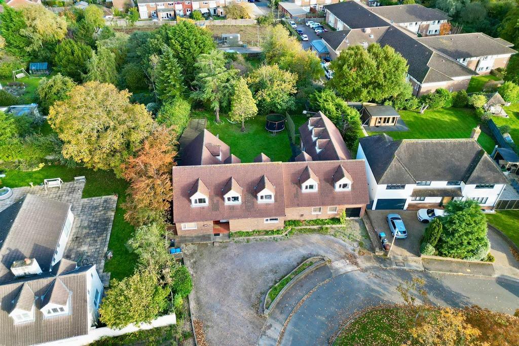 Tye Green Village, Harlow CM18 6 bed detached house for sale £850,000