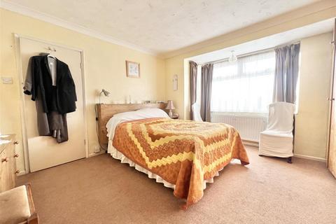 3 bedroom semi-detached house for sale, Chesterfield Drive, Ipswich