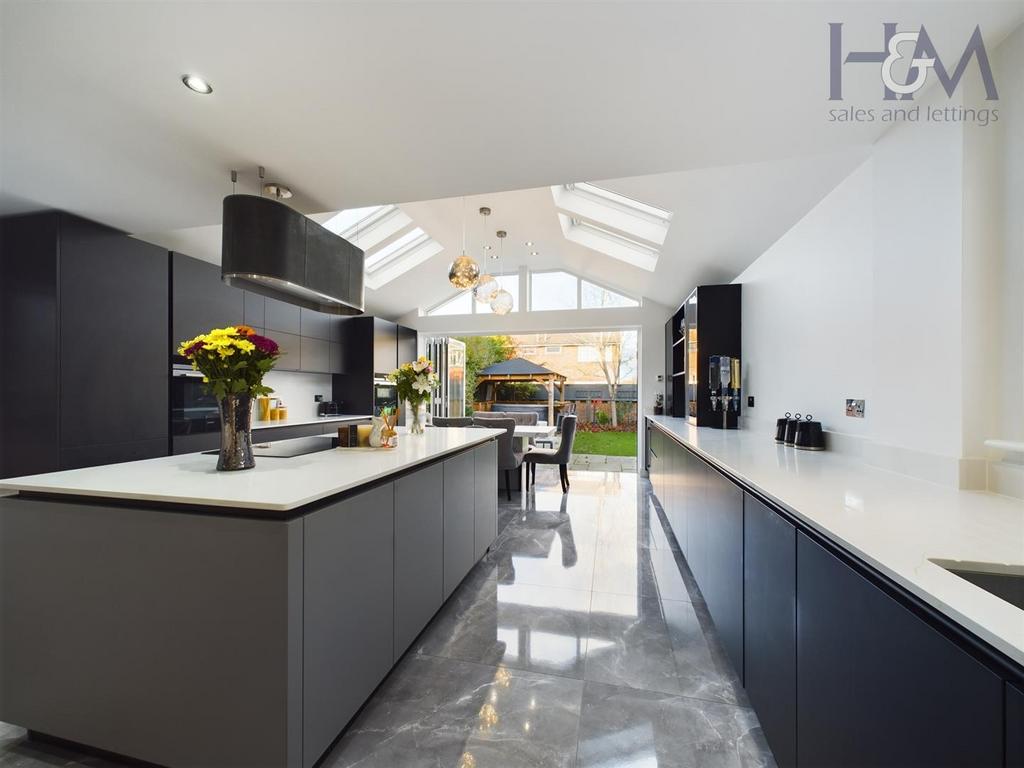 Hertford Road, Stevenage 4 bed detached house £825,000