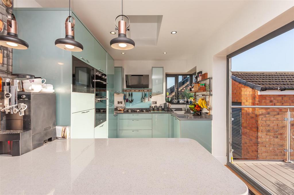 Cornwall Crescent, Brighouse 3 bed semidetached bungalow for sale £