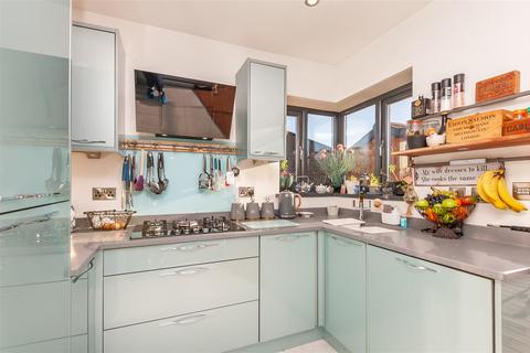 12 Cornwall Crescent, Brighouse, HD6 4DS