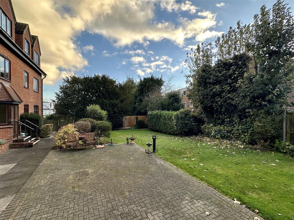 Surrounding Gardens