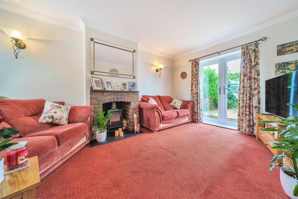 Derriads Green, Chippenham 3 bed semidetached house £300,000
