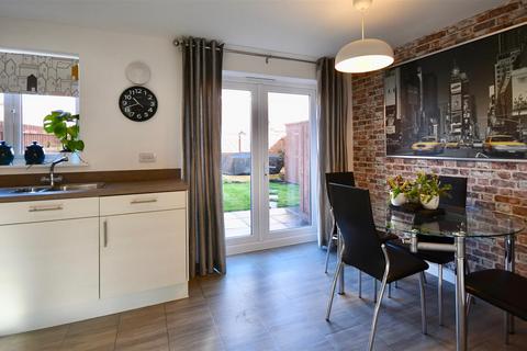 97 Hob Close, Monkton Heathfield, Taunton, TA2 8GN