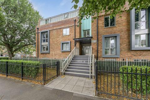 Flat 2, Banks House, 2 Clifton Road, Isleworth, TW7 4FH