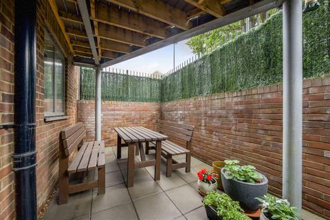 Flat 2, Banks House, 2 Clifton Road, Isleworth, TW7 4FH