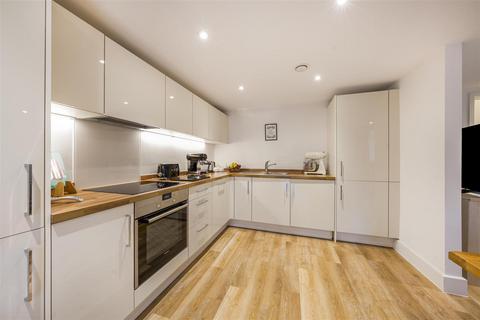 Flat 2, Banks House, 2 Clifton Road, Isleworth, TW7 4FH
