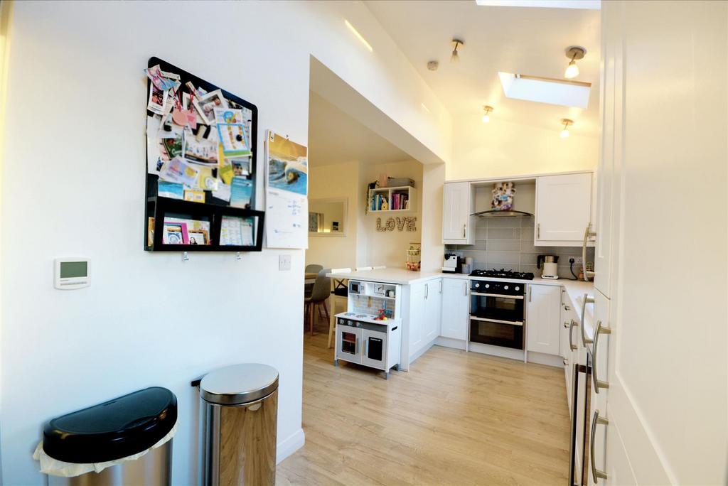 Kitchen 2.jpeg