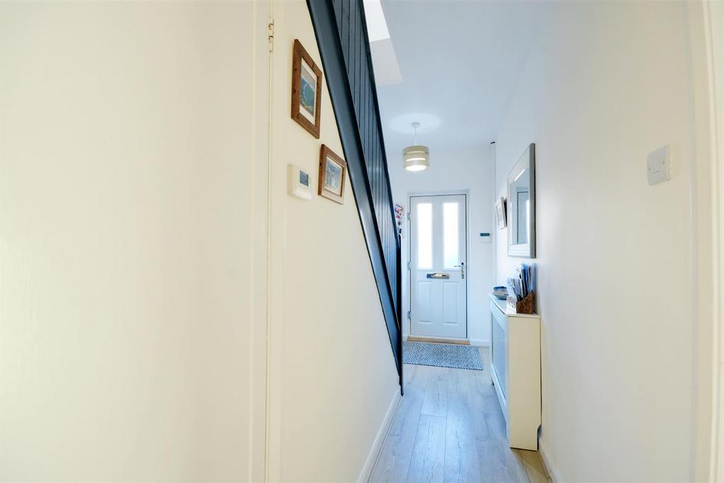 Hallway 2.jpeg