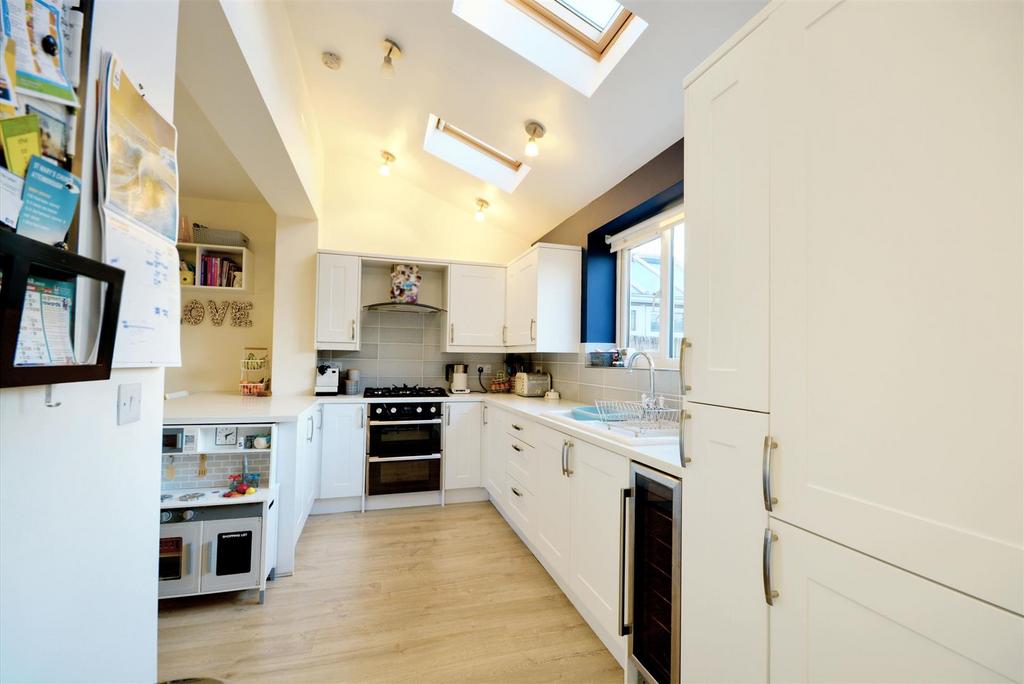 Kitchen 1.jpeg