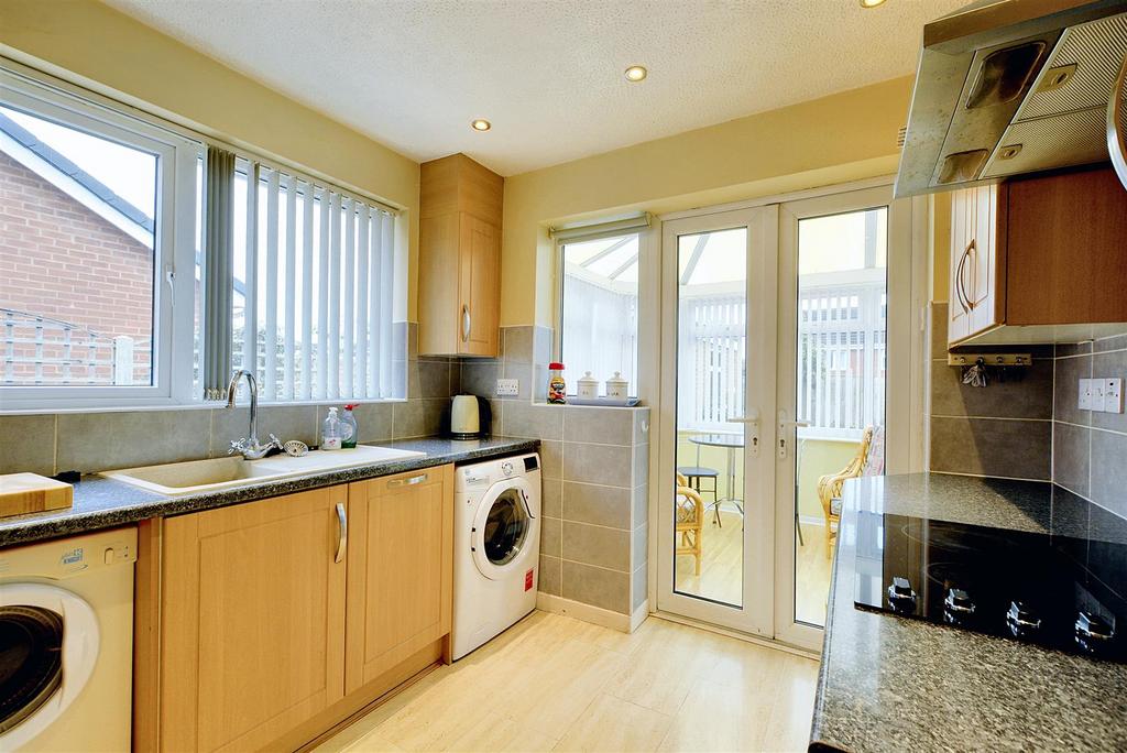 Kitchen 1.jpeg