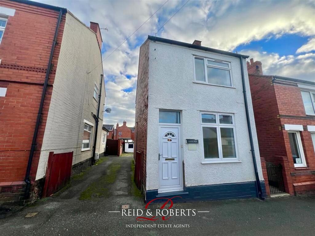 School Road, Rhosllanerchrugog, Wrexham 2 bed detached house for sale