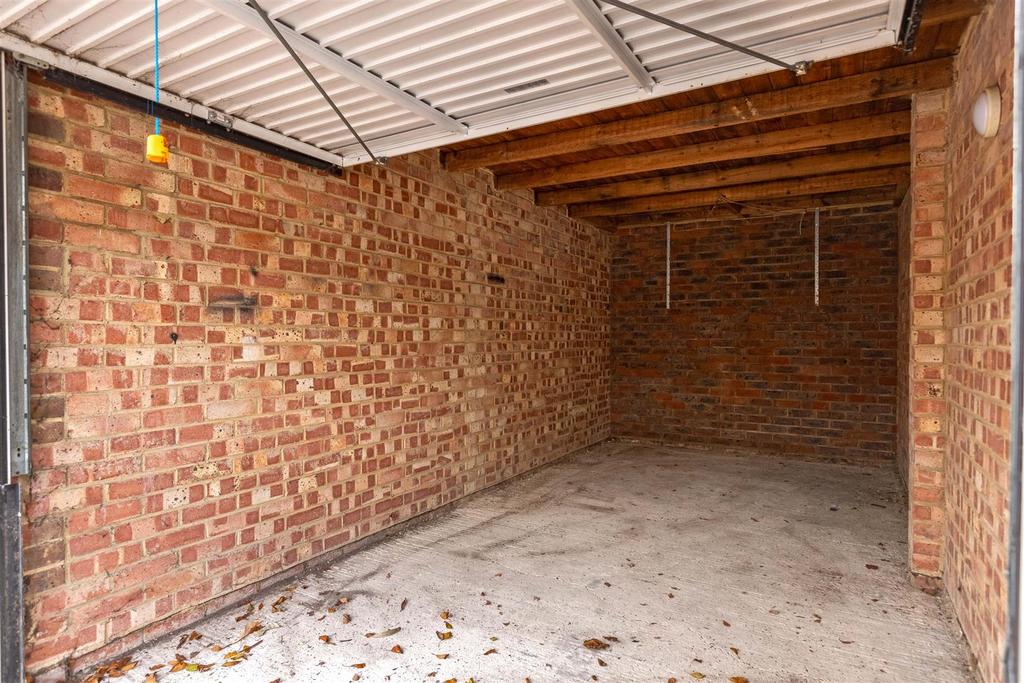 Bath road worthing garage for sale 15 000