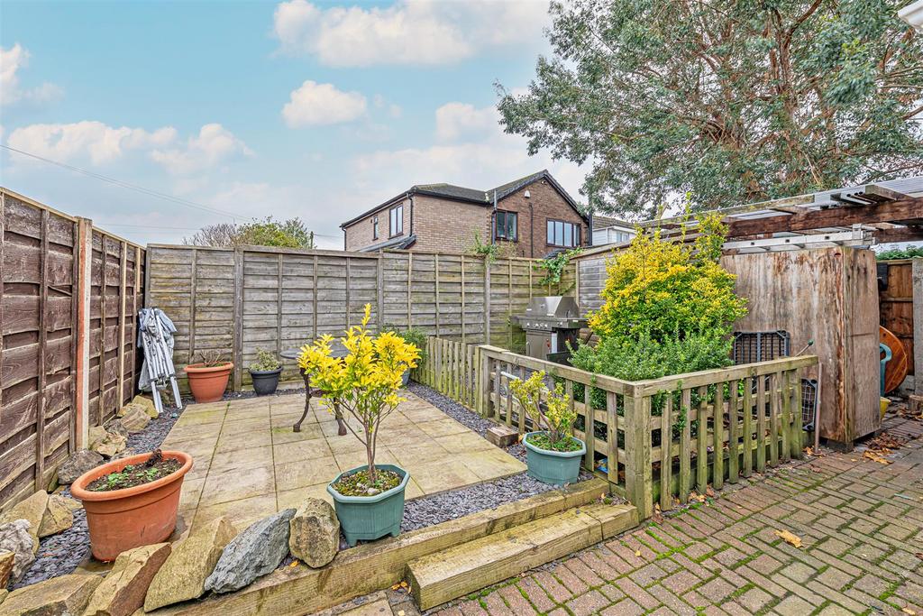Dam Lane, Woolston, Warrington 3 bed semidetached house for sale £