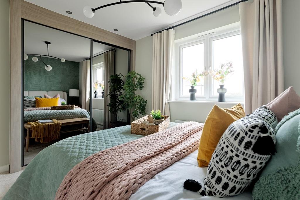 Spacious main bedroom with en suite