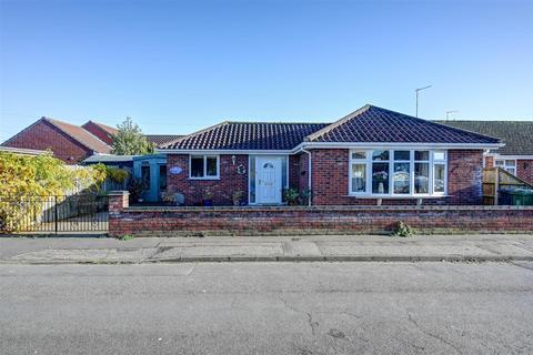 2 bedroom detached bungalow for sale - Chestnut Avenue, Bradwell, Great Yarmouth