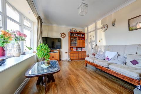 2 bedroom detached bungalow for sale - Chestnut Avenue, Bradwell, Great Yarmouth