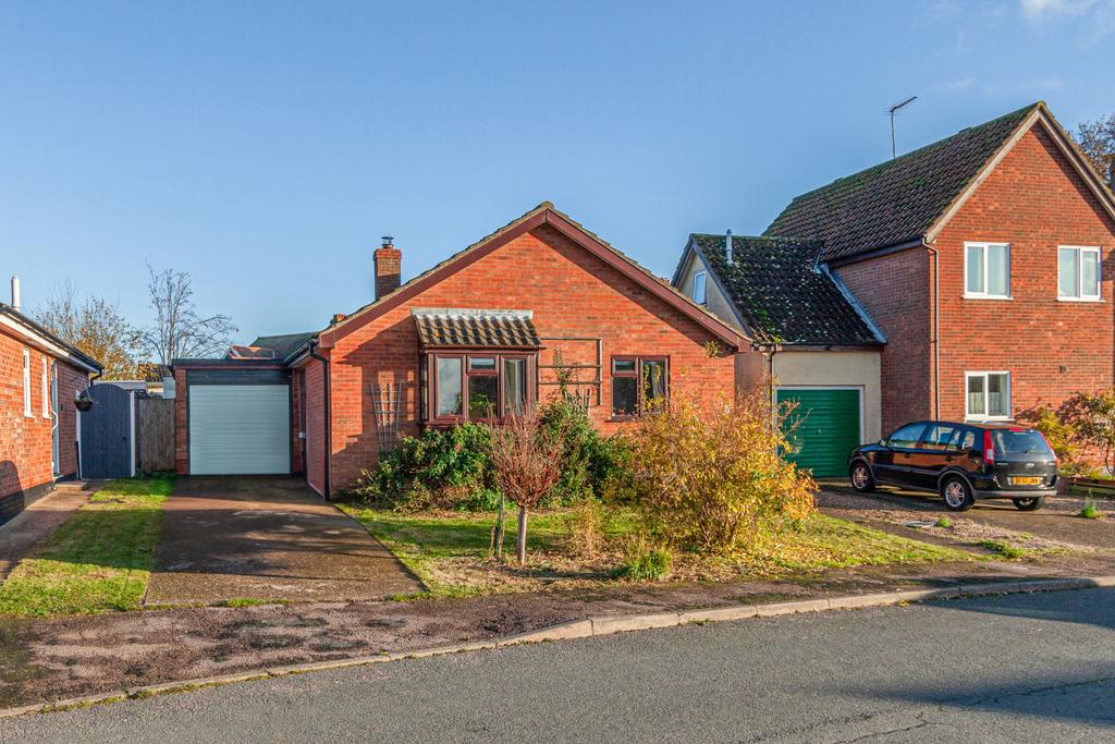 Three bedroom detached bungalow for sale in Holbr