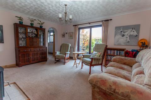 3 bedroom detached bungalow for sale, Ha'Penny Field, Holbrook, IP9 2TS