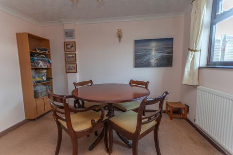 3 bedroom detached bungalow for sale, Ha'Penny Field, Holbrook, IP9 2TS