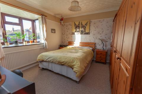 3 bedroom detached bungalow for sale, Ha'Penny Field, Holbrook, IP9 2TS