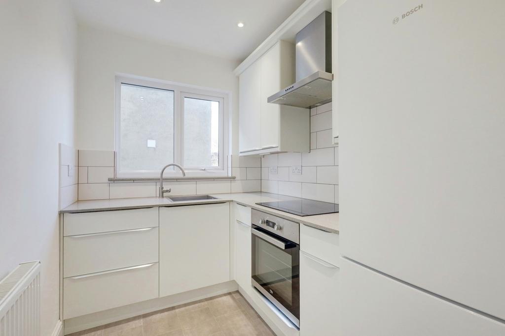 Balmoral Road, Westcliffonsea, SS0 2 bed apartment for sale £200,000