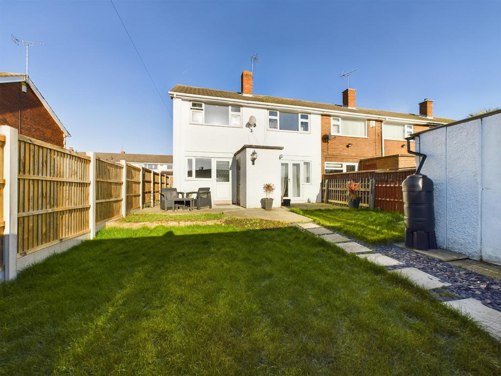 Boundary Close, Shirebrook, NG20 3 bed end of terrace house £800 pcm