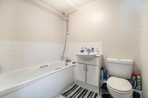 2 bedroom flat for sale, High Wycombe,  Buckinghamshire,  HP11