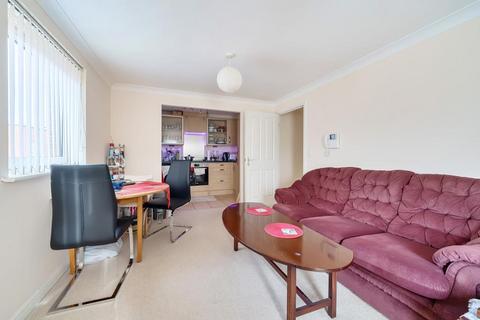 2 bedroom flat for sale, High Wycombe,  Buckinghamshire,  HP11