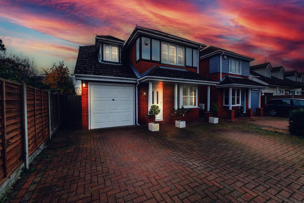 Mornington Avenue, Rochford, SS4 4 bed detached house for sale £500,000