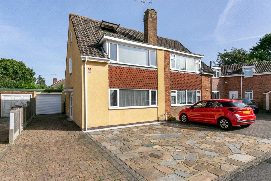 Emlyn Road, HORLEY, Surrey, RH6 2 bed semidetached house for sale £400,000