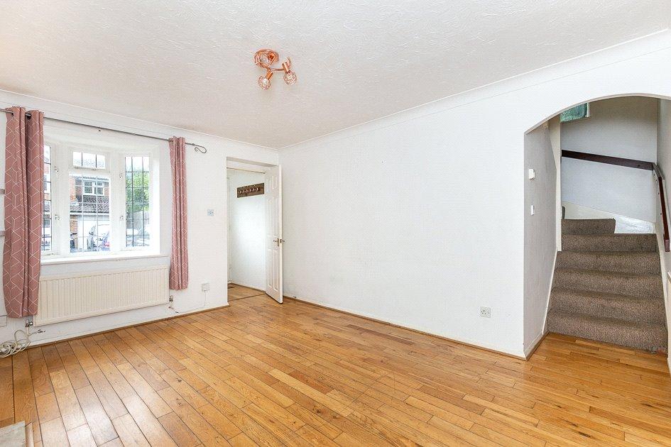 Staffords Place, HORLEY, Surrey, RH6 3 bed detached house £450,000
