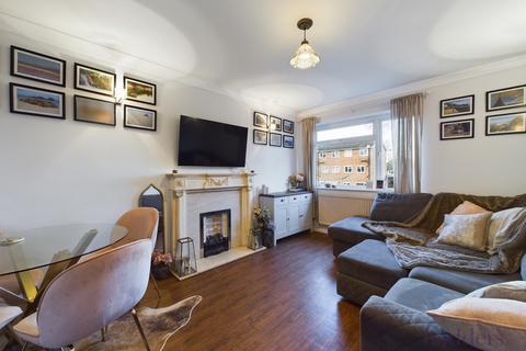 10 Beech Grove, Addlestone, KT15 1QQ