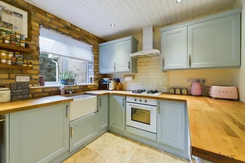 10 Beech Grove, Addlestone, KT15 1QQ