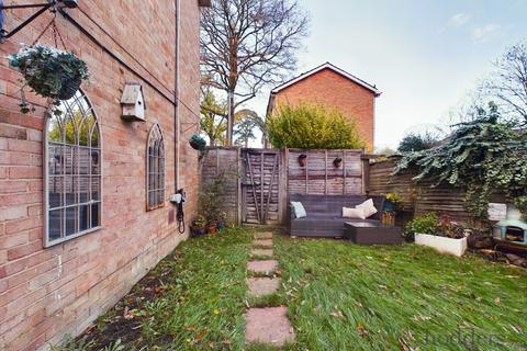 10 Beech Grove, Addlestone, KT15 1QQ