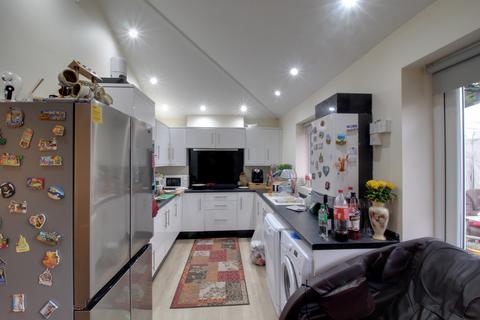 2 bedroom maisonette to rent, Deer Park Gardens, Mitcham CR4