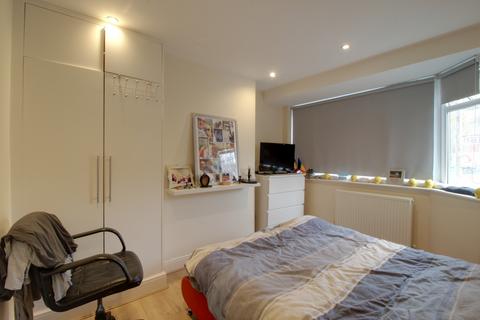 2 bedroom maisonette to rent, Deer Park Gardens, Mitcham CR4
