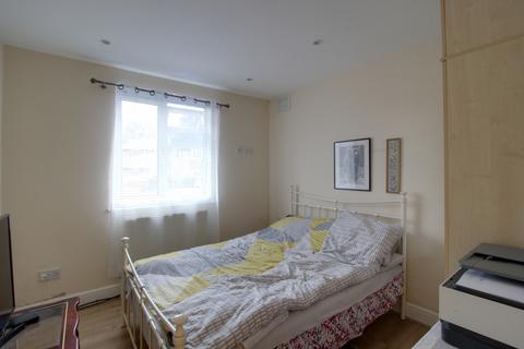 2 bedroom maisonette to rent, Deer Park Gardens, Mitcham CR4
