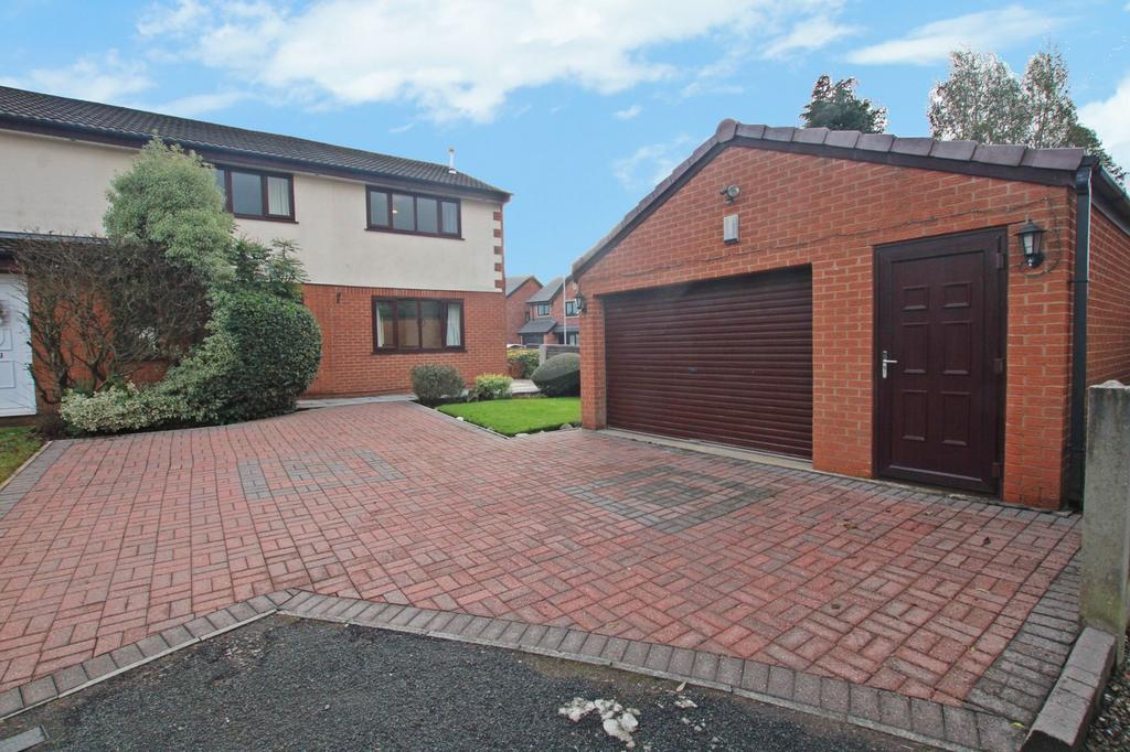 Collingwood Way, Westhoughton, BL5 4 bed semidetached house for sale