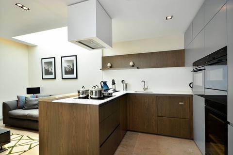 2 bedroom flat to rent - Babmaes Street, St James's, London, SW1Y