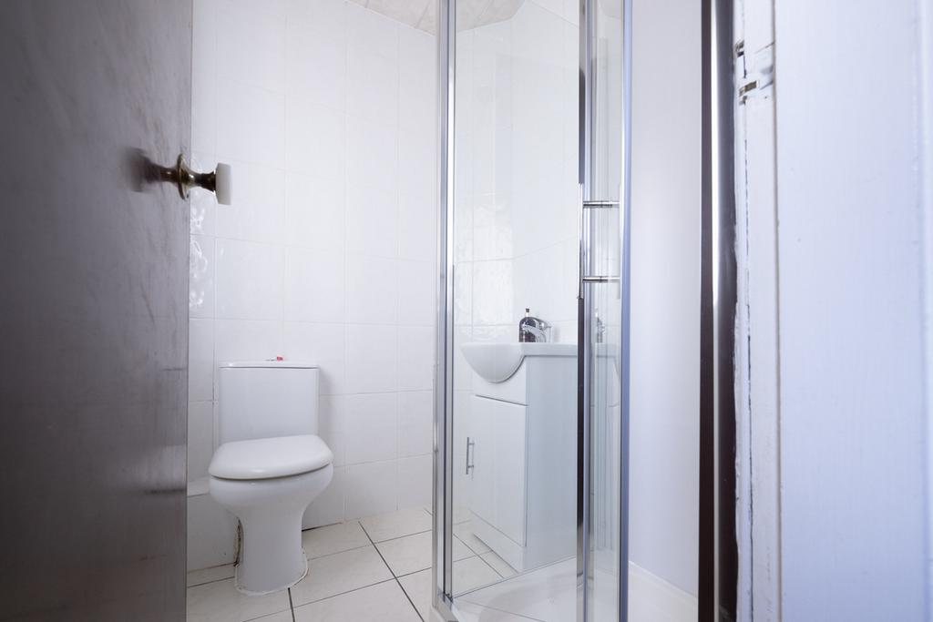 Dunlop Street, Greenock, PA16 2 bed flat £595 pcm (£137 pw)