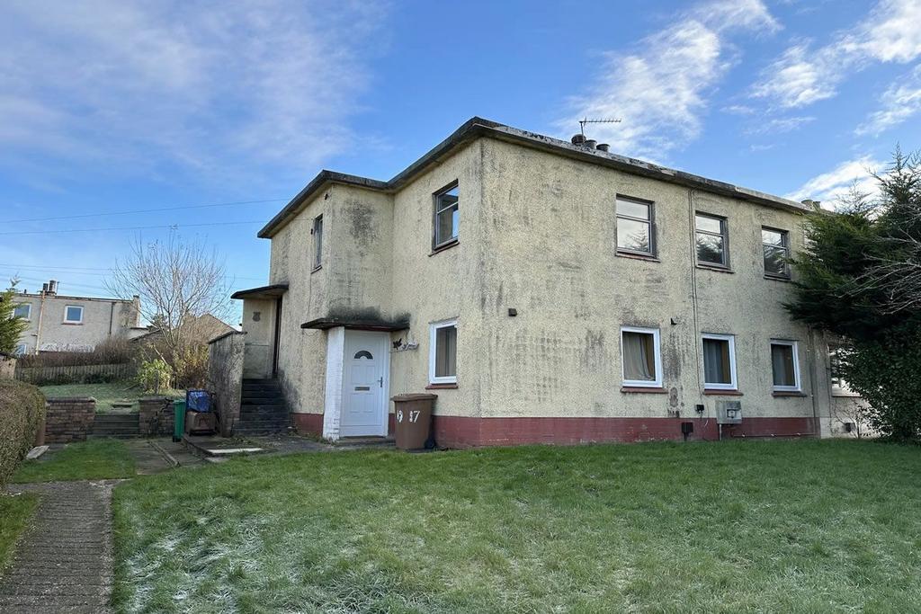 Shaw Street, Dunfermline KY11 2 bed flat £40,000