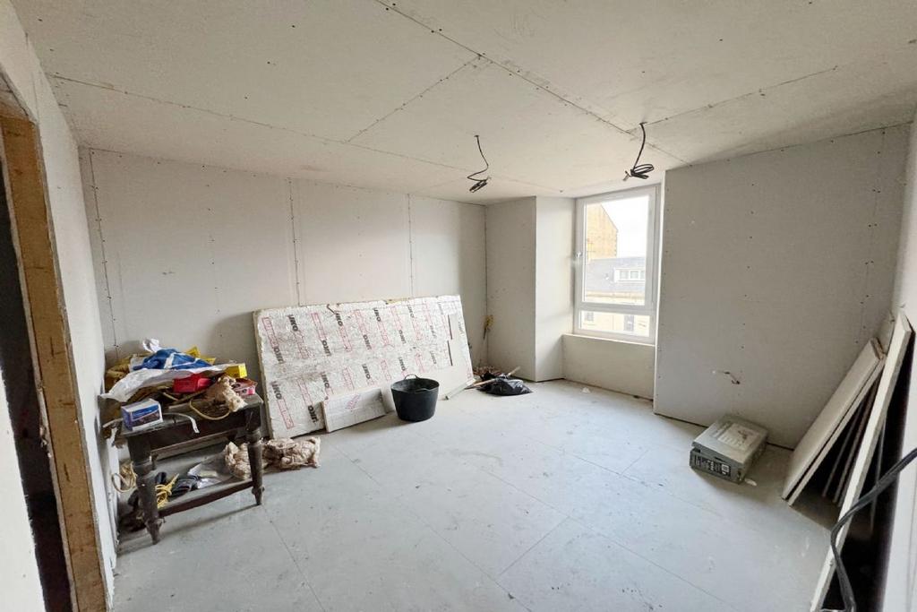 Grahams Road, Falkirk FK2 4 bed flat £251,000