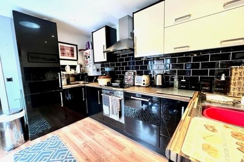 2 bedroom apartment for sale, Hall Lane, London, Greater London, E4