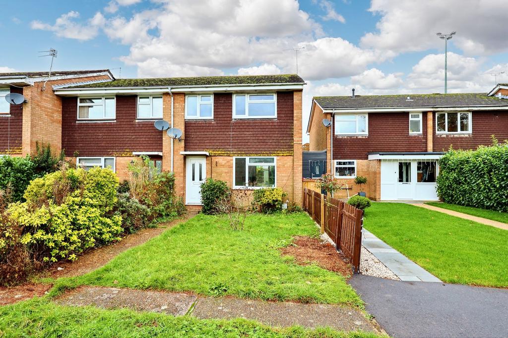 Maple Drive, Burgess Hill, RH15 3 bed end of terrace house for sale £