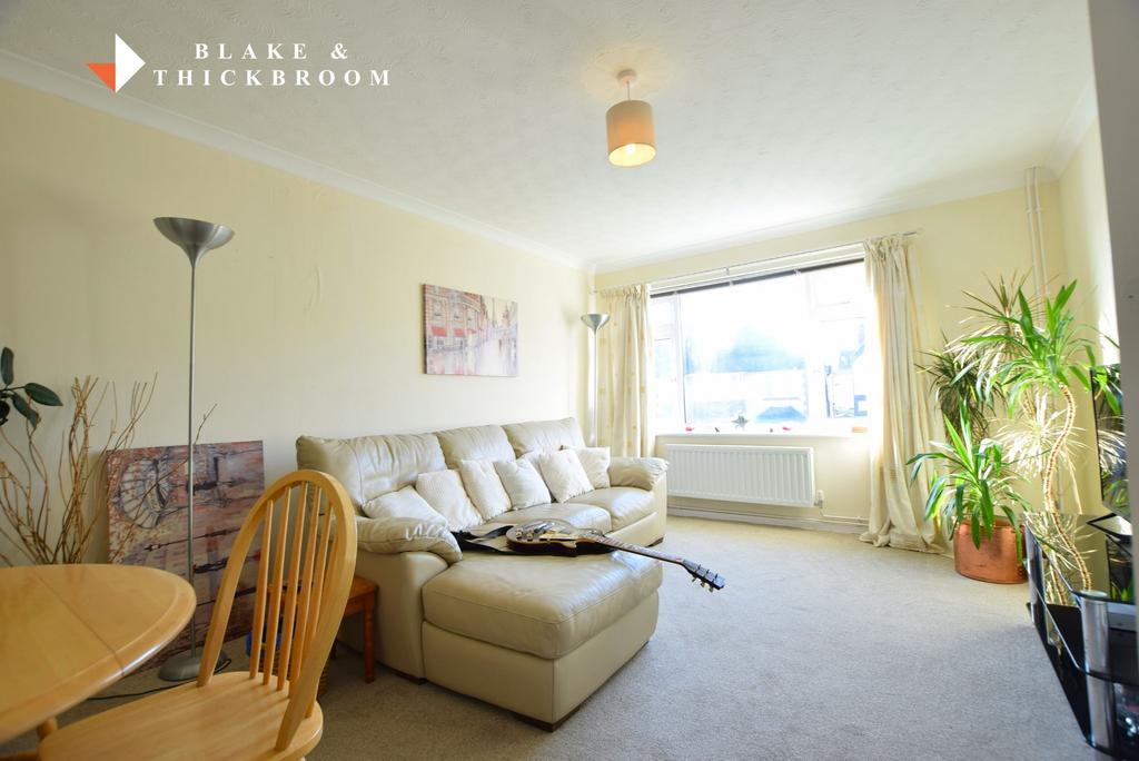 Chapman Road, ClactononSea 2 bed flat to rent £850 pcm (£196 pw)
