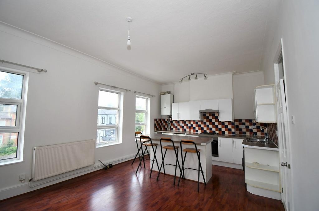 Mansfield Road, Ilford, London, IG1 2 bed semidetached house £1,750